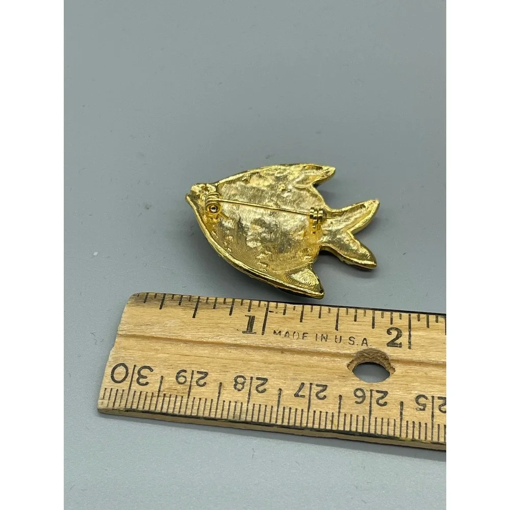 Vintage Enamel Rhinestone Tropical Fish Brooch Gold Tone Coastal‎ Nautical Pin